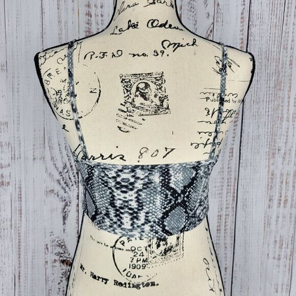 SHEIN Black Grey & White Snakeskin Medium Animal Print Sexy Cropped Tank Top - Picture 3 of 4